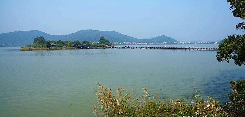 南北湖,中国(唯一)山海湖全景度假地,位于浙江杭州湾北岸海盐县境内